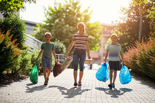 Best Yard Cleanup Services  in Leawood, KS